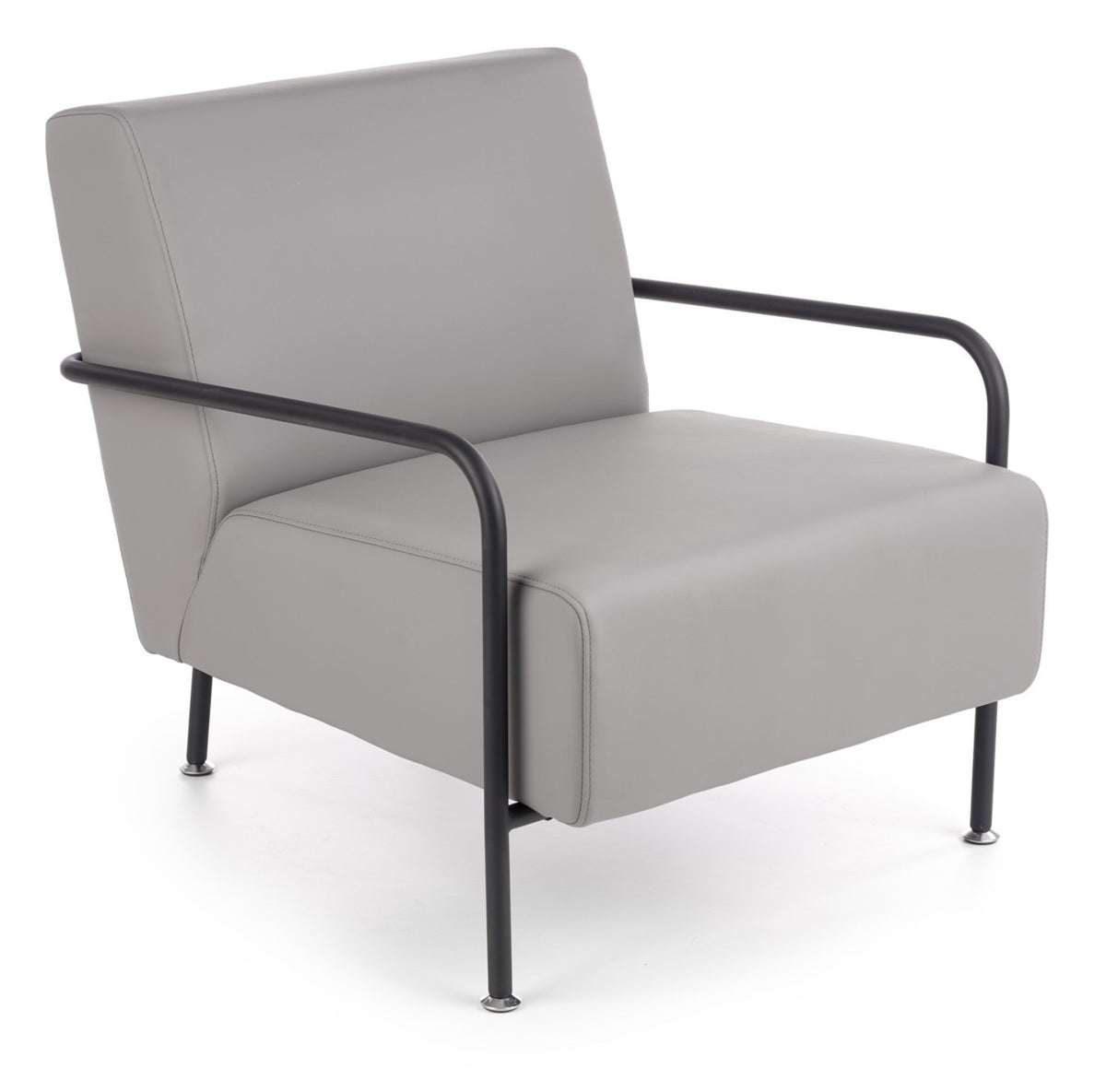 Der Sessel Lennyis verbindet minimalistisches Design mit einem Hauch von Industrial-Charme.